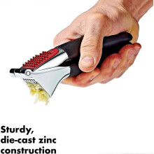Spremiaglio Good Grips - Strumento da cucina facile da usare per schiacciare l'aglio