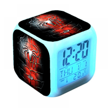 Digitale wekker voor kinderen in Spider-Man-design met 7 kleuren LED-verlichting