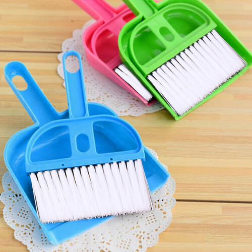 Small plastic dustpan and brush set for desk and car 2