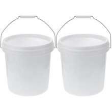 Balde de plástico branco com alça e tampa, capacidade de 3 galões (aproximadamente 11,4 litros), próprio para alimentos.