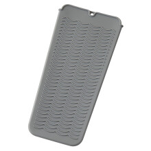 Tapete de silicone para organizar chapinhas de cabelo no chuveiro.