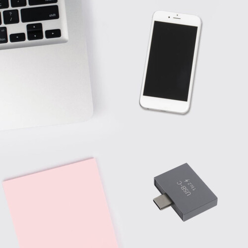 HESITONE USB-C splitter for charging and data transfer 1