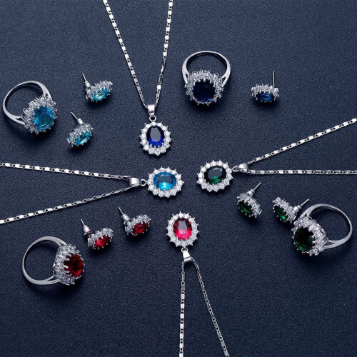 Set di collana, anello e orecchini in rame e zirconi verdi 2
