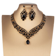 Leaqu stud earrings and necklace set oval pendant adjustable