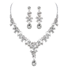 Women's rhinestone flower necklace and earrings set