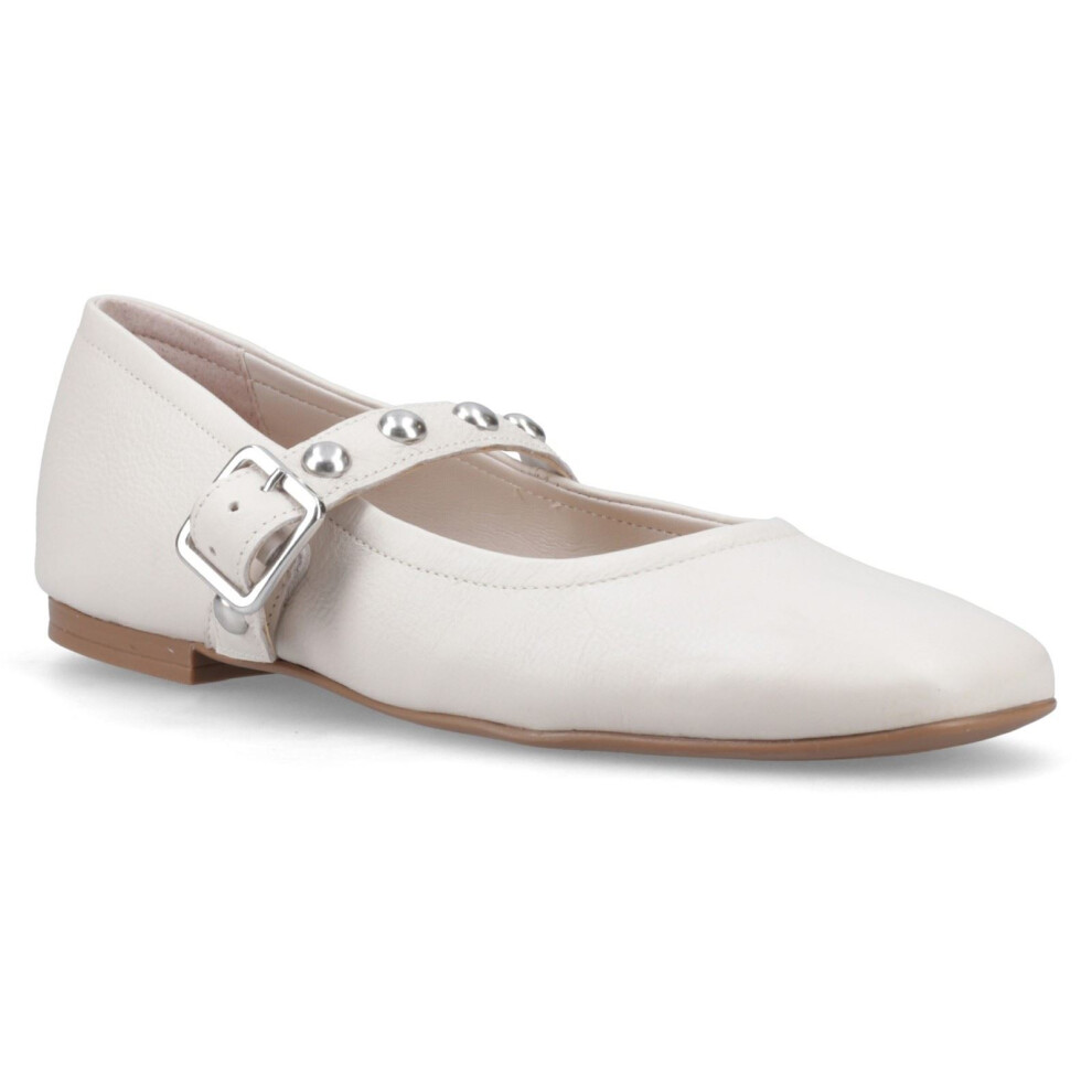 Hush Puppies (, ) Charlene Stud Ballerina Leather Women's Ivory Flats