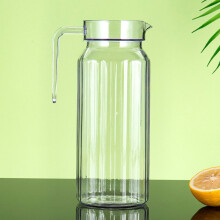Clear Plastic Water Pitcher with Lid and Spout