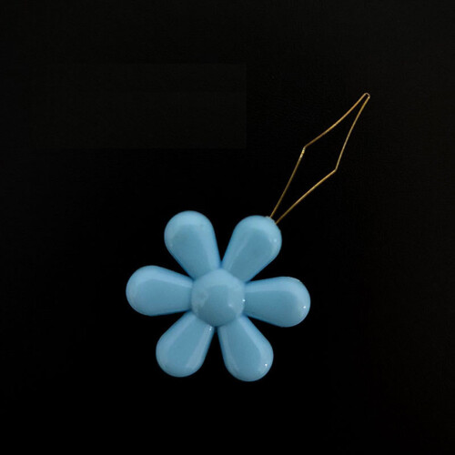 Plastic flower threader for sewing box 1