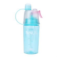 Gourde de sport portable, en plastique Tritan sans BPA, bouchon étanche pour une hydratation rapide, vaporisateur intégré pour les activités de