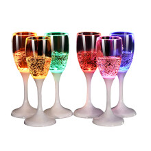 Verres à vin lumineux multicolores à capteur de liquide avec LED, lot de 6, pour mariages, Halloween et Noël. Durables et à piles remplaçables.