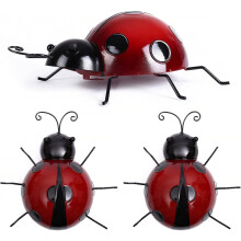Statue de coccinelle décorative et esthétique en métal avec boucle pré-installée, finition brillante qui préserve son éclat, décoration