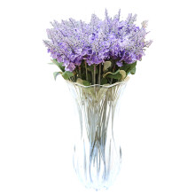 Precioso jarrón de cristal, diseño robusto y cristal bellamente elaborado para realzar la decoración de interiores, en color blanco.