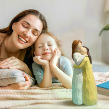 Mother And Daughter Figurines, Expresses Love Relationships Between Daughter, Sculpted Hand-Painted Figure Gift