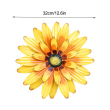 Élégance artisanale : Décoration murale tournesol en métal aux couleurs vibrantes pour environnements intérieurs et extérieurs