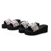1Paar Stijlvolle Zwarte Wedge Slippers Met Parel Thuis Strand