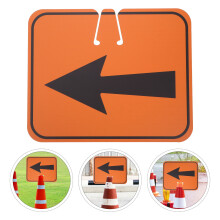 Verkeerskegel Richtingsbord Met Duidelijke Pijl in