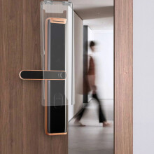 1Transparante Plastic Regenhoes Voor Buiten Toetsenbord En Slot