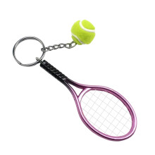 Chaveiro de bola de tênis com mini raquete, material resistente para fãs de esportes, leve e portátil, ideal para amantes do tênis. Design