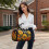 Bolsa esportiva tipo duffel com estampa de borboletas e flores, tamanho pequeno (16x8x8 polegadas). 6