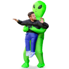 Dguisement gonflable port par un alien adulte