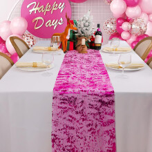 Chemin de table doré au design attrayant, coupe flexible pour une décoration de fête personnalisée, matériau en fibre de polyester de haute
