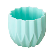 Vase incassable en plastique résistant, finition mate, avec système de drainage efficace et aspect céramique, idéal pour une utilisation en