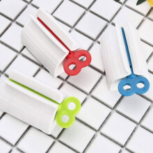 3 Multifunctional Toothpaste Squeezers with Manual Rotation and Anti-Waste Label