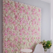 Fleurs d'hortensia et roses artificielles en soie, fond rose et blanc pour mariage