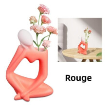 Vase décoratif vintage en céramique rouge à forme humanoïde, idéal pour les fleurs et les herbes aromatiques. Design unique.