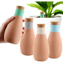 Lot de 4 grands tuteurs d'arrosage en terre cuite de 400 ml à réserve d'eau, adaptés aux plantes d'intérieur, avec étiquettes.
