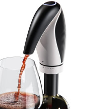 Elektrischer Weinausgießer mit Belüfterfunktion, automatischer Weinausgießer mit Verschluss, Belüfter und Ausgießer.