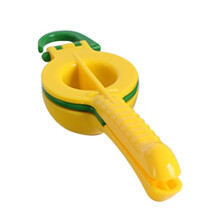 Draagbare handmatige citruspers met comfortabele antisliphandgreep, geschikt voor gebruik in de keuken en de horeca.