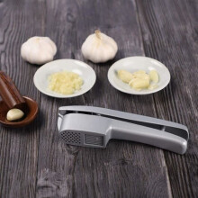 Knoblauchpresse – Edelstahl – Multifunktional 2-in-1 – Schnellschäler – Reinigungsbürste