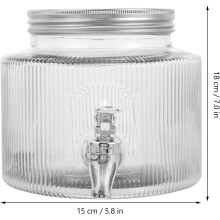 Carafe distributeur d'eau en verre avec robinet pour la distribution de thé aux fruits et autres boissons lors de réceptions informelles.
