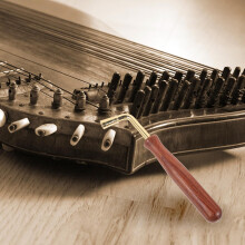 Guzheng-Einstellschlüssel aus Massivholz – Instrumentenzubehör für präzises Stimmen in professionellen Musikumgebungen
