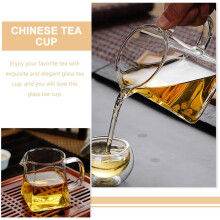 Tasse à thé en verre de 350 ml avec poignée latérale pour une infusion simple et pratique.