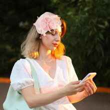 Plume Flower Gauze Fascinator Headband for Women Suitable for Weddings, Tea Parties, and Cosplay Pink