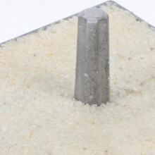 Reflektierender Straßenmarkierungsanhänger mit hervorstehendem Design und witterungsbeständigem Kunststoffmaterial