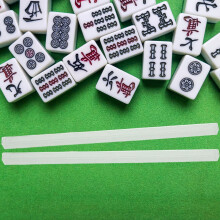 4 stk. mini Mahjong-flisestativer for nybegynnere, plastflisholdere med spordesign, komfortabelt leketilbehør