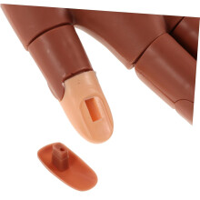 Modello di mano simulata per la pratica della nail art, con articolazioni regolabili e unghie sostituibili. Strumento di allenamento per la manicure.
