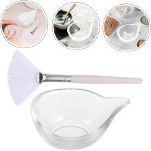 Gesichtsmasken-Mischschalen-Set, bestehend aus einer Glasschale für Serum und einem fächerförmigen, flachen Gesichtsmaskenpinsel.