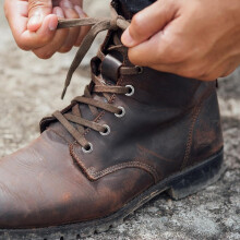 Kit de 50 œillets et rivets métalliques pour chaussures, vêtements et loisirs créatifs.