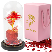 Gave evig rose i glas, der skinner, til hendes kæreste, kone, romantisk