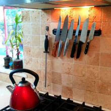 Magnetický proužek na nože, stylový a funkční extra silný magnet, prostorově úsporný design do kuchyně a kanceláře (délka 38 cm)
