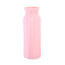 Vase artisanal en céramique blanche, vase au design créatif avec coins en forme de diamant pour une décoration intérieure élégante, matériau