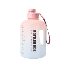 Bouteille en plastique sans BPA pour plus de sécurité, avec indicateur de temps pour suivre votre hydratation et encourager une consommation d'eau