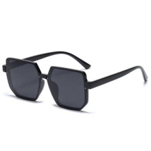 (Schwarzer Rahmen grauer Film) Retro quadratische Sonnenbrille für UV-Schutz, 3 Farben, modische Straßenaufnahmen, tägliche Töne