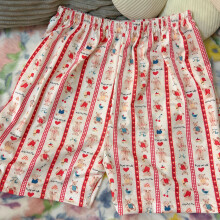 Calça de pijama feminina de verão com estampa de desenho animado, shorts folgados e casuais para usar em casa no verão.