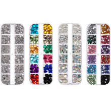 Un ajout glamour à votre kit de nail art : strass brillants et éclatants, adaptés aux prothésistes ongulaires et aux passionnées de loisirs
