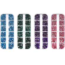 Un ajout glamour à votre kit de nail art : strass brillants et éclatants, adaptés aux prothésistes ongulaires et aux passionnées de loisirs